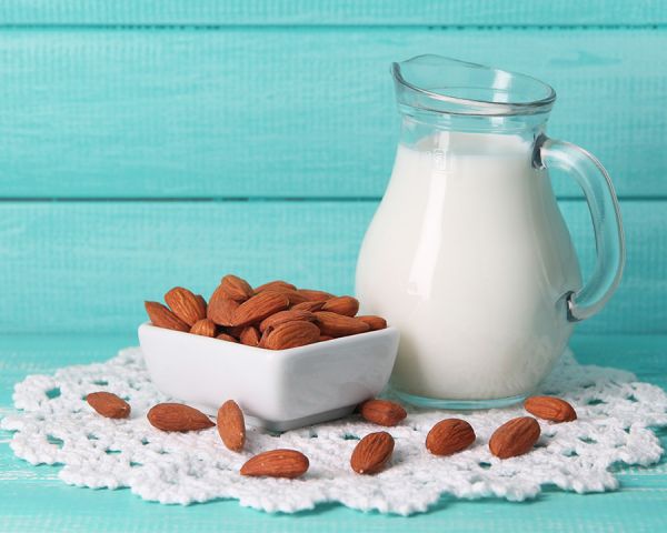 Homemade Vanilla Almond Milk